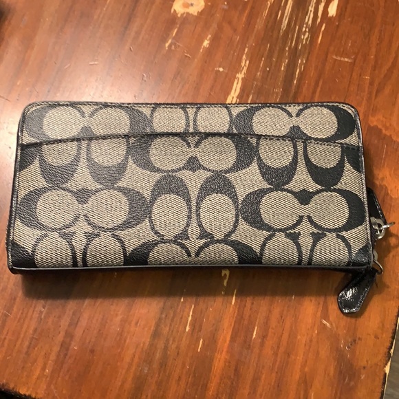 Coach Wallet - Picture 2 of 4